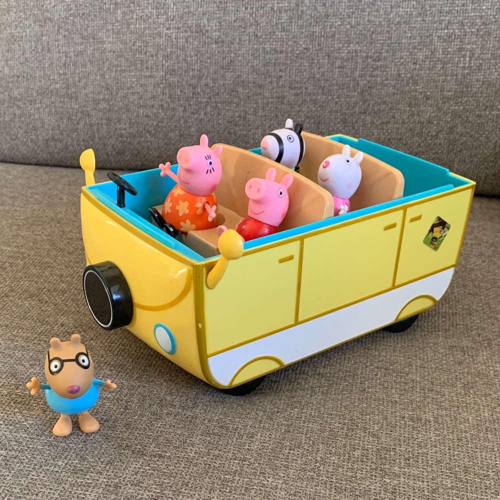Peppa Pig Camper Adventure Van Yellow Vehicle with Figures - Picture 6 of 7